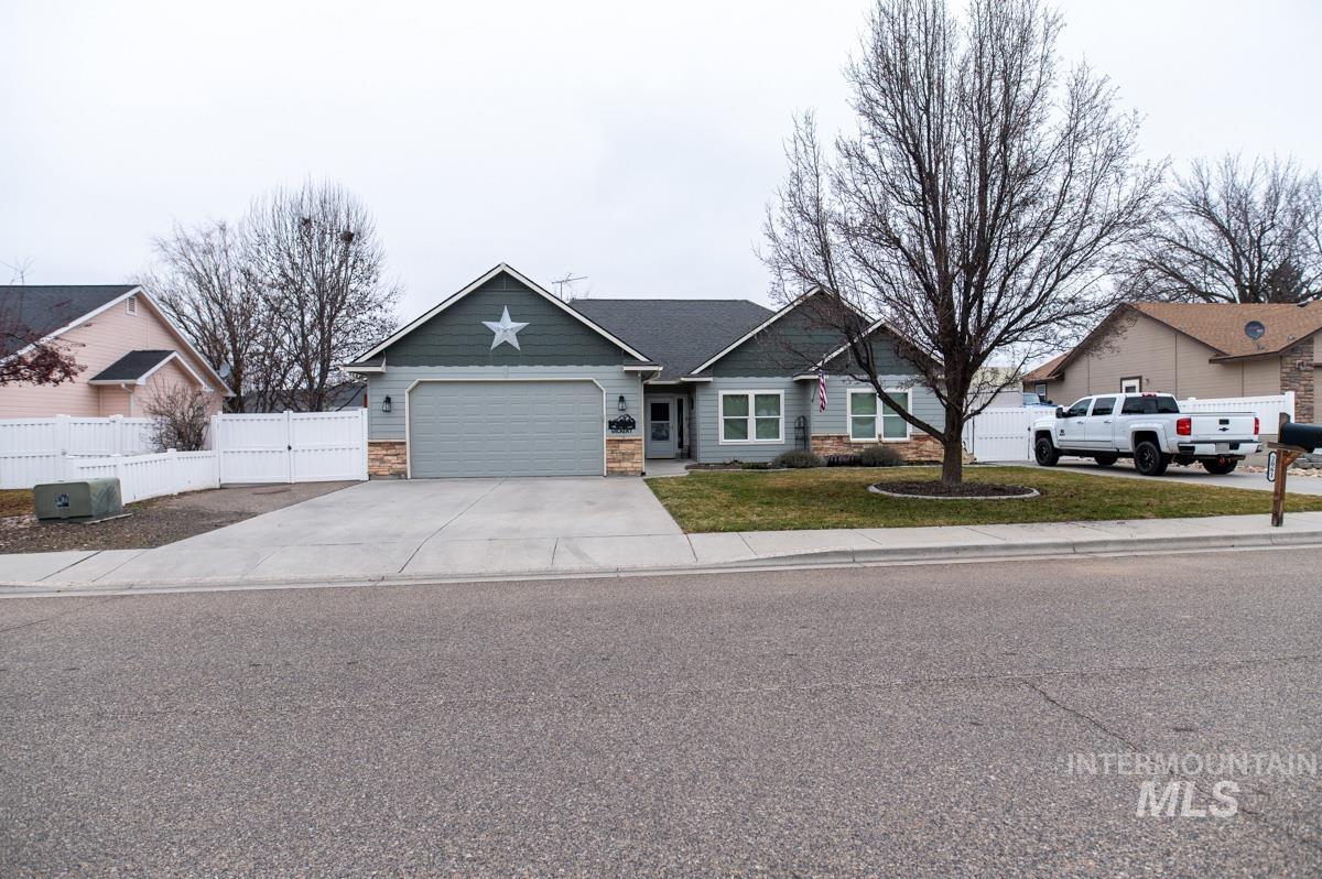 2061 Uehlin Dr, Payette, Idaho 83661, 3 Bedrooms, 2.5 Bathrooms, Residential For Sale, Price $425,000, 98974569