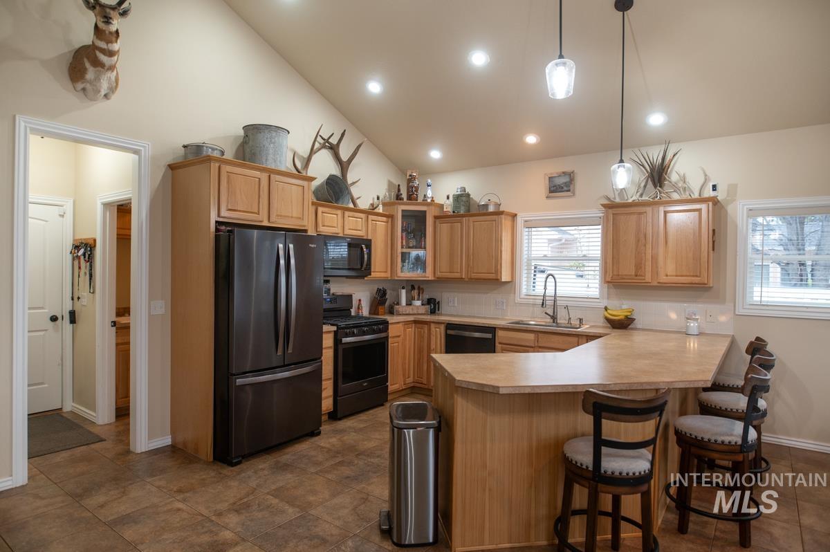 2061 Uehlin Dr, Payette, Idaho 83661, 3 Bedrooms, 2.5 Bathrooms, Residential For Sale, Price $425,000, 98974569