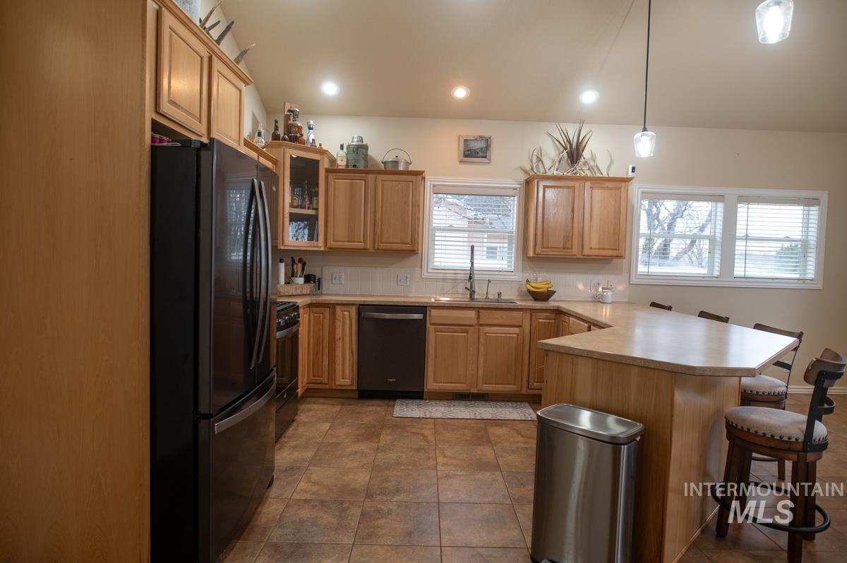 2061 Uehlin Dr, Payette, Idaho 83661, 3 Bedrooms, 2.5 Bathrooms, Residential For Sale, Price $425,000, 98974569