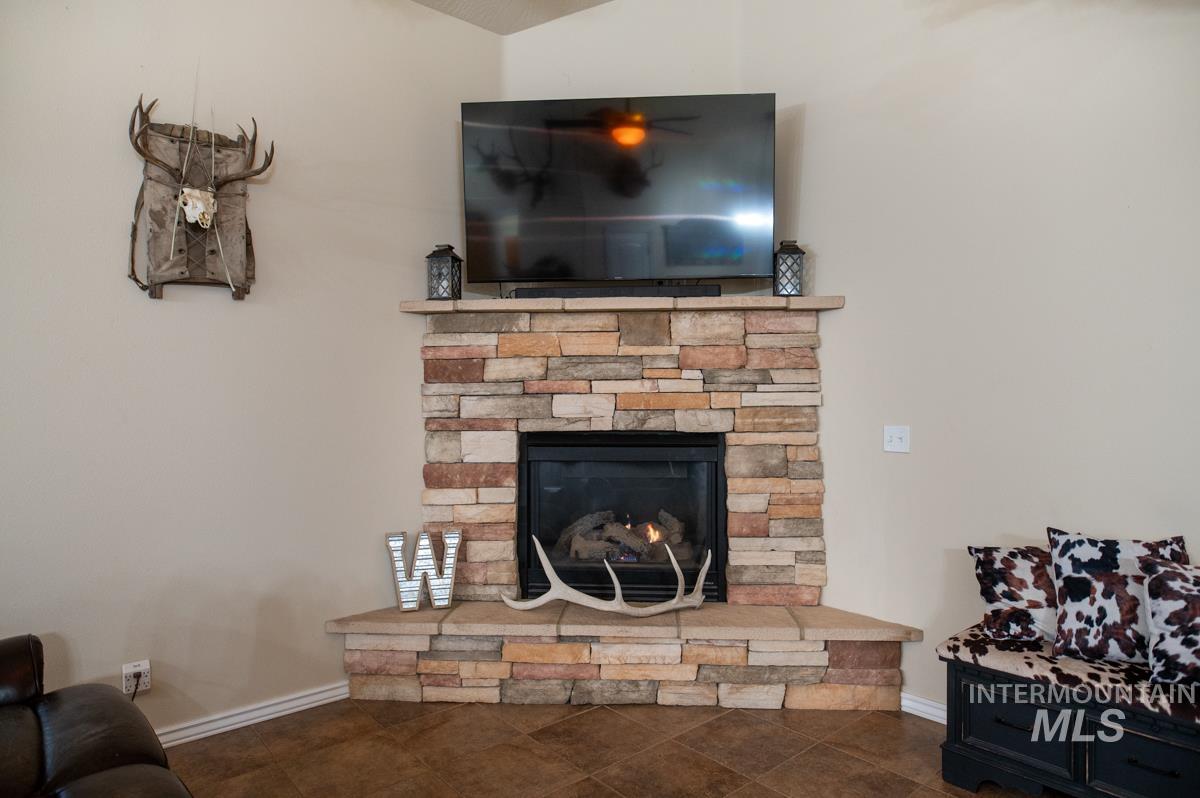 2061 Uehlin Dr, Payette, Idaho 83661, 3 Bedrooms, 2.5 Bathrooms, Residential For Sale, Price $425,000, 98974569