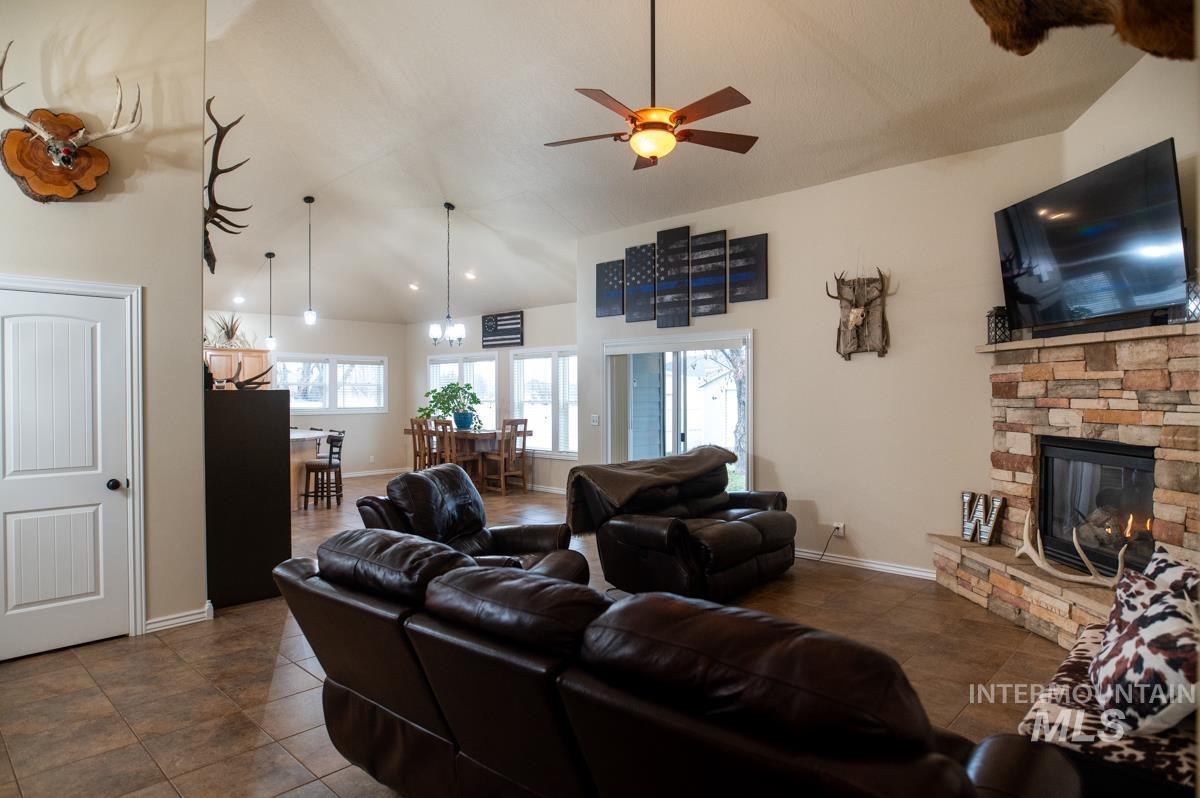 2061 Uehlin Dr, Payette, Idaho 83661, 3 Bedrooms, 2.5 Bathrooms, Residential For Sale, Price $425,000, 98974569