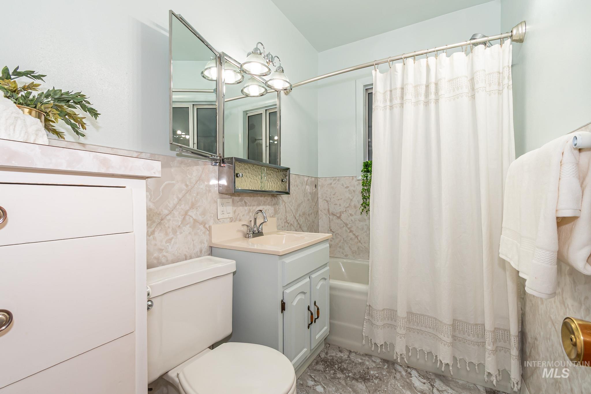 3920 W Dorian, Boise, Idaho 83705-2944, 3 Bedrooms, 2 Bathrooms, Residential For Sale, Price $448,000, 98974570