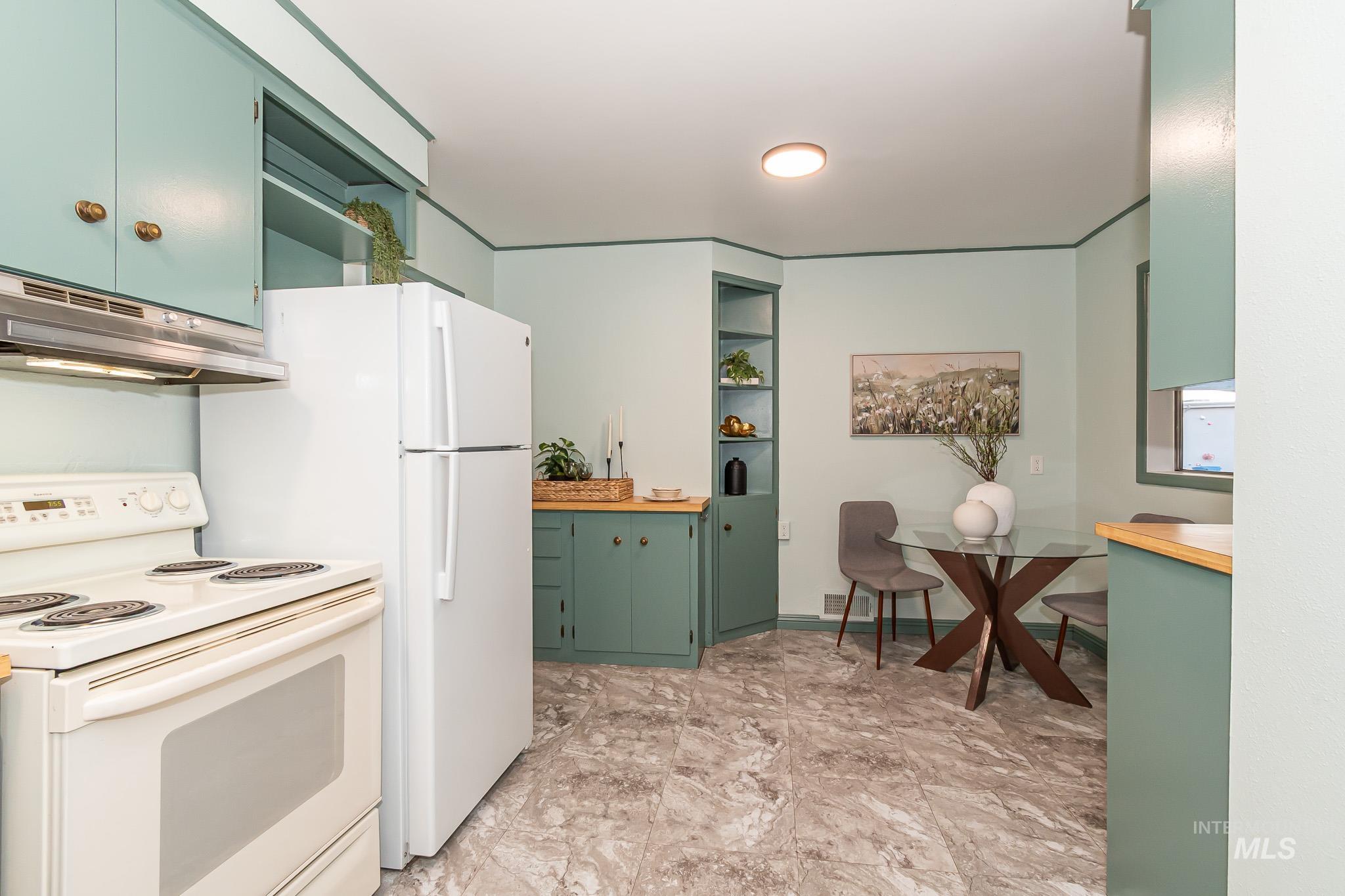 3920 W Dorian, Boise, Idaho 83705-2944, 3 Bedrooms, 2 Bathrooms, Residential For Sale, Price $448,000, 98974570