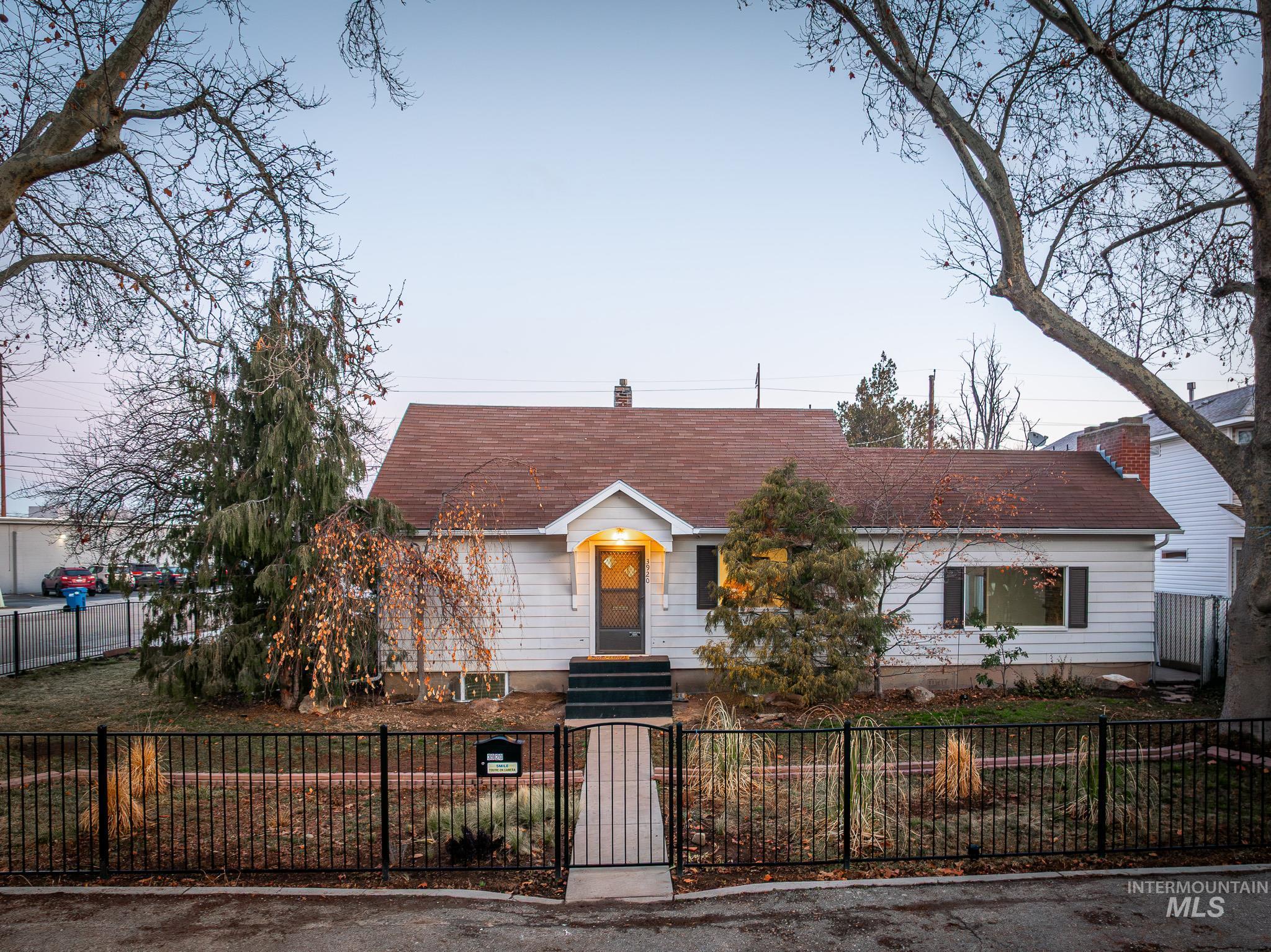 3920 W Dorian, Boise, Idaho 83705-2944, 3 Bedrooms, 2 Bathrooms, Residential For Sale, Price $448,000, 98974570