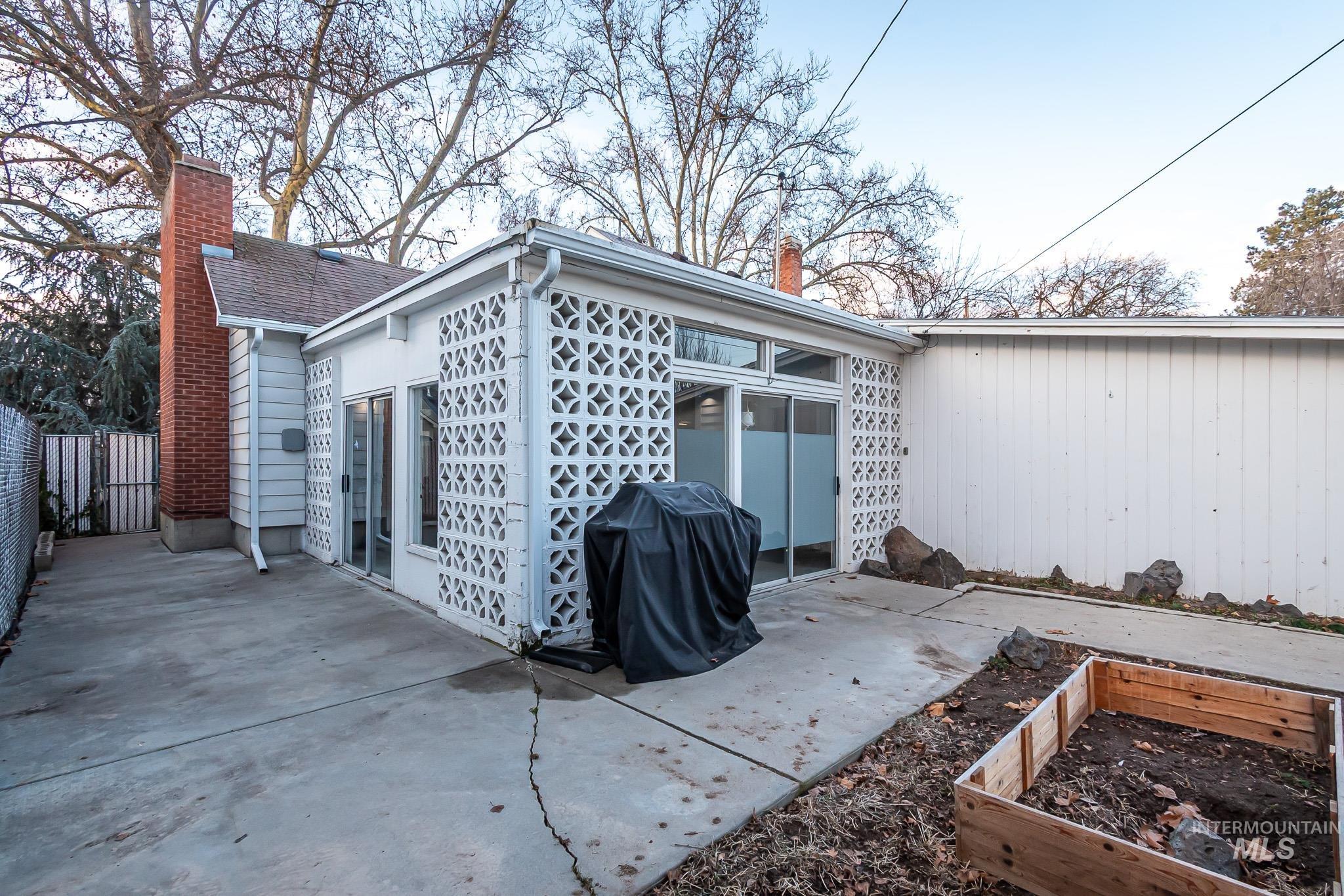 3920 W Dorian, Boise, Idaho 83705-2944, 3 Bedrooms, 2 Bathrooms, Residential For Sale, Price $448,000, 98974570