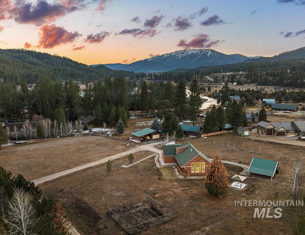 3 Boone Rd, Garden Valley, Idaho 83622, 3 Bedrooms, 2 Bathrooms, Residential For Sale, Price $689,900,MLS 98974574