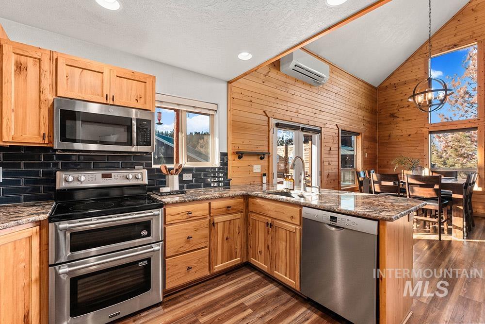 3 Boone Rd, Garden Valley, Idaho 83622, 3 Bedrooms, 2 Bathrooms, Residential For Sale, Price $689,900, 98974574