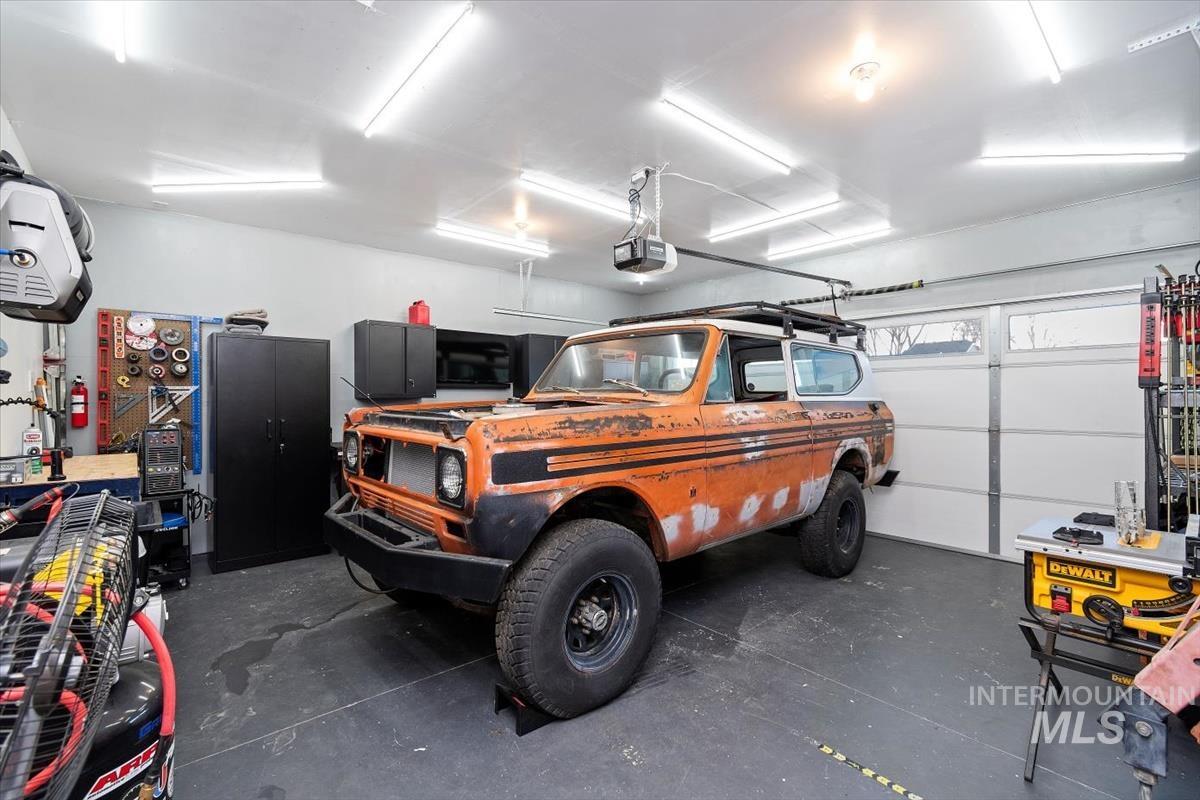 3325 NW 13th Ave, Meridian, Idaho 83646, 3 Bedrooms, 2 Bathrooms, Residential For Sale, Price $430,000, 98974581