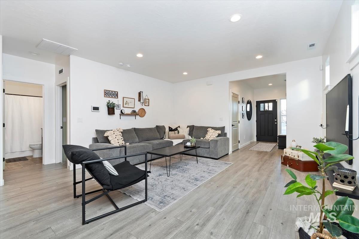 3325 NW 13th Ave, Meridian, Idaho 83646, 3 Bedrooms, 2 Bathrooms, Residential For Sale, Price $430,000, 98974581