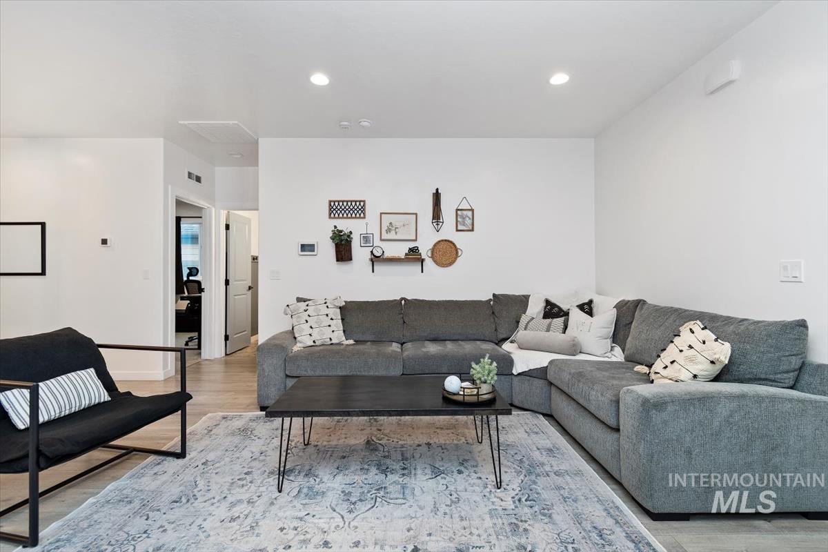 3325 NW 13th Ave, Meridian, Idaho 83646, 3 Bedrooms, 2 Bathrooms, Residential For Sale, Price $430,000, 98974581