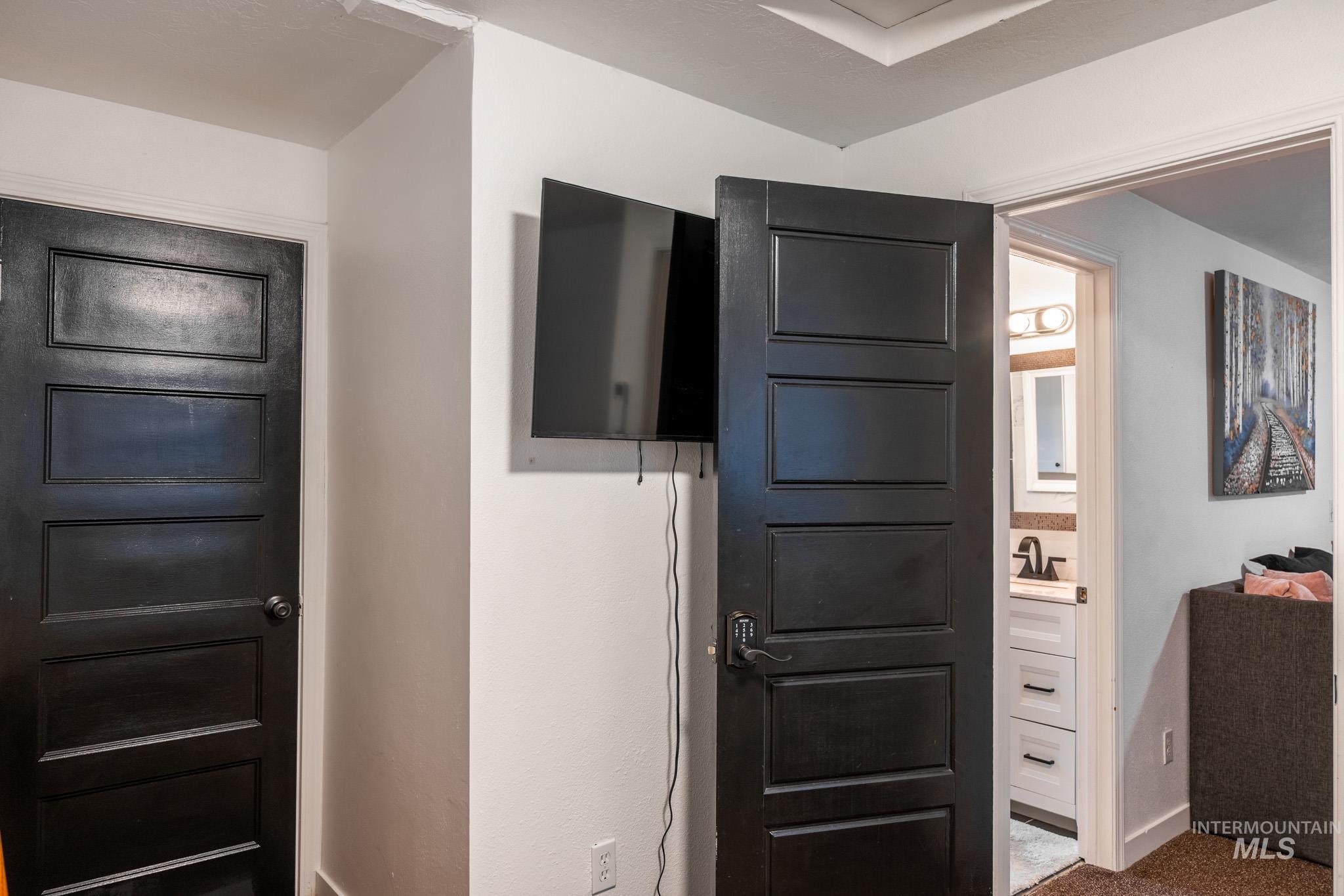 271 NW 7th Street, Ontario, Oregon 97914, 1 Bedroom, 1 Bathroom, Residential Income For Sale, Price $305,000,MLS 98974584