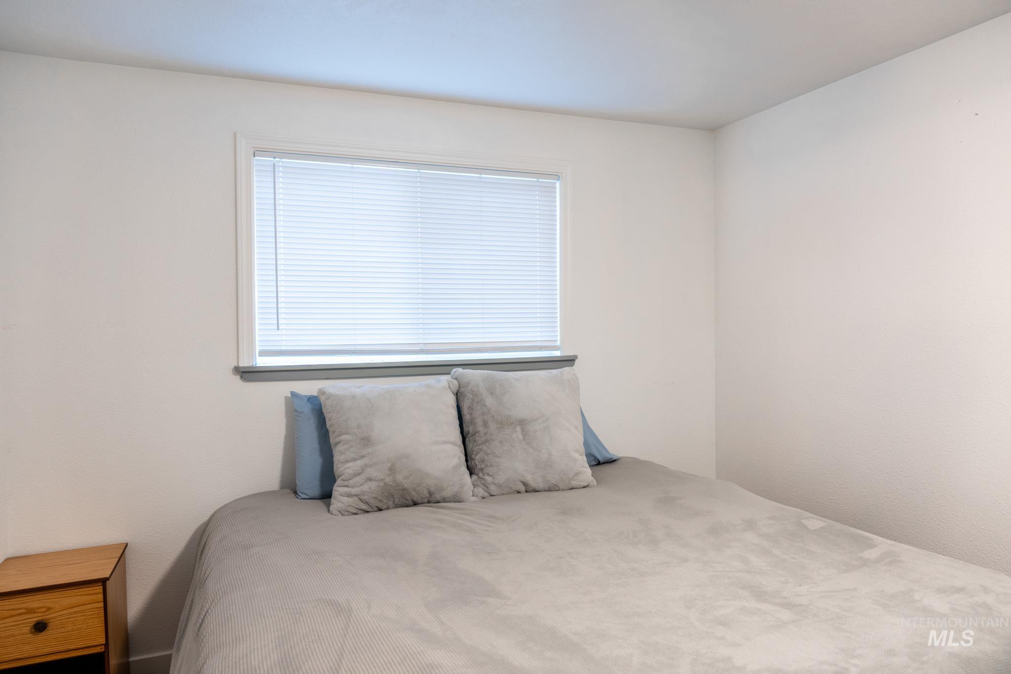 271 NW 7th Street, Ontario, Oregon 97914, 1 Bedroom, 1 Bathroom, Residential Income For Sale, Price $305,000, 98974584