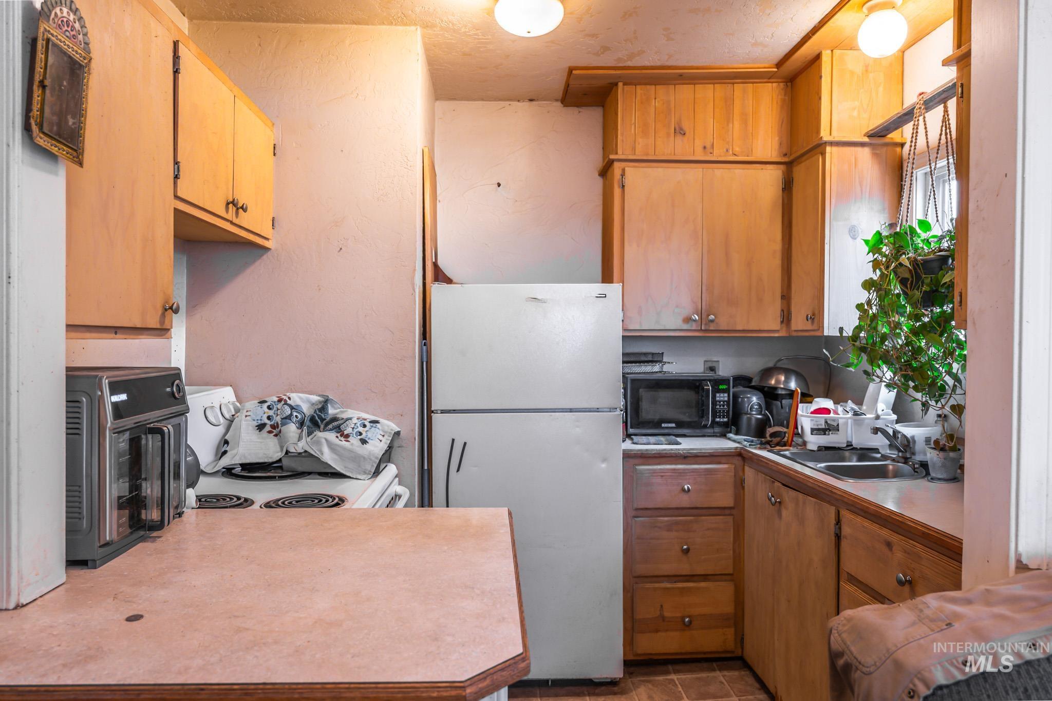 271 NW 7th Street, Ontario, Oregon 97914, 1 Bedroom, 1 Bathroom, Residential Income For Sale, Price $305,000,MLS 98974584