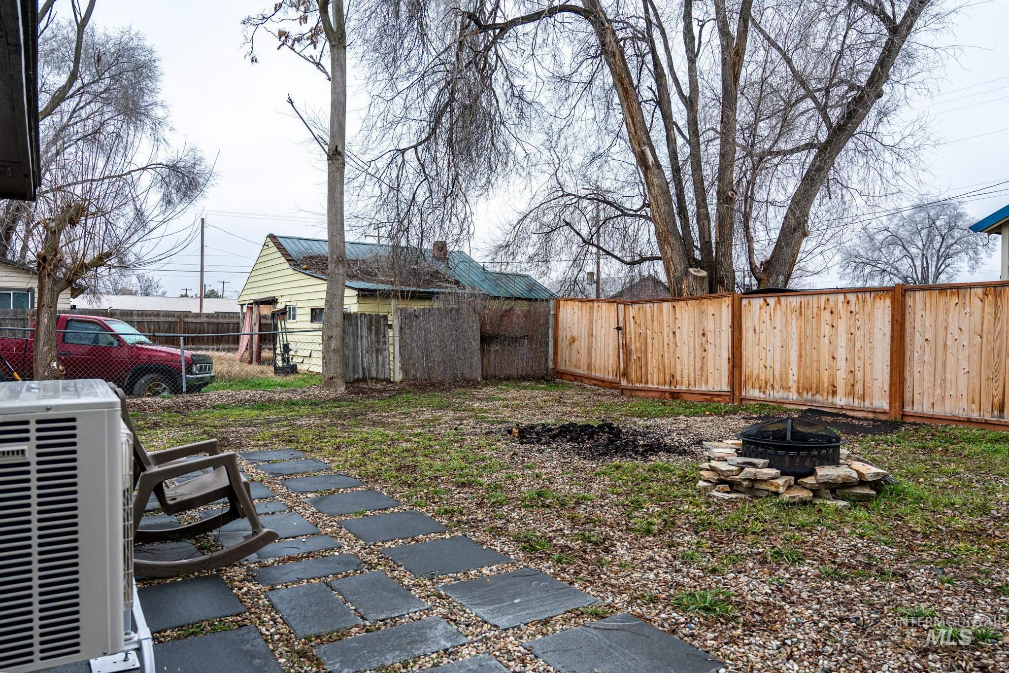 271 NW 7th Street, Ontario, Oregon 97914, 1 Bedroom, 1 Bathroom, Residential Income For Sale, Price $305,000, 98974584