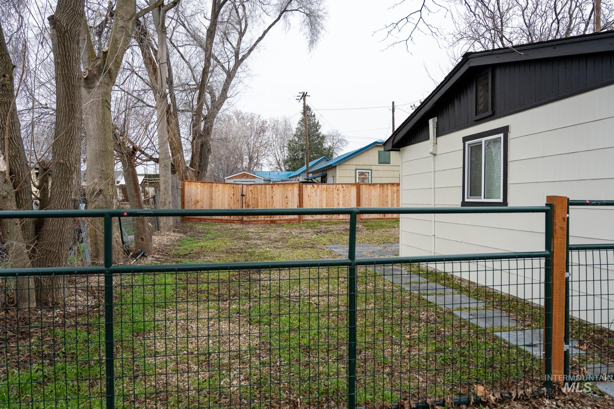 271 NW 7th Street, Ontario, Oregon 97914, 1 Bedroom, 1 Bathroom, Residential Income For Sale, Price $305,000,MLS 98974584