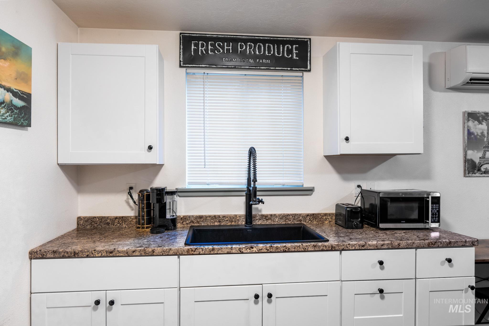 271 NW 7th Street, Ontario, Oregon 97914, 1 Bedroom, 1 Bathroom, Residential Income For Sale, Price $305,000,MLS 98974584