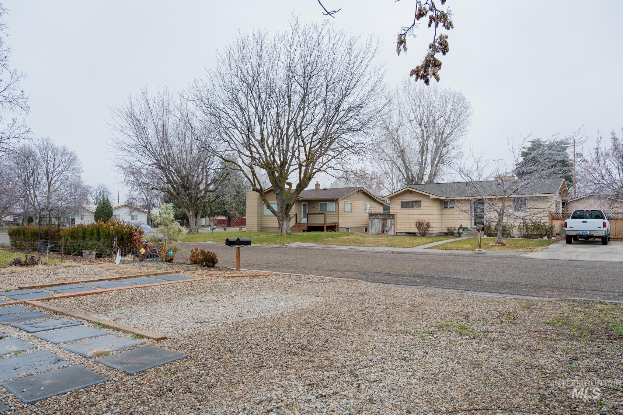 271 NW 7th Street, Ontario, Oregon 97914, 1 Bedroom, 1 Bathroom, Residential Income For Sale, Price $305,000, 98974584