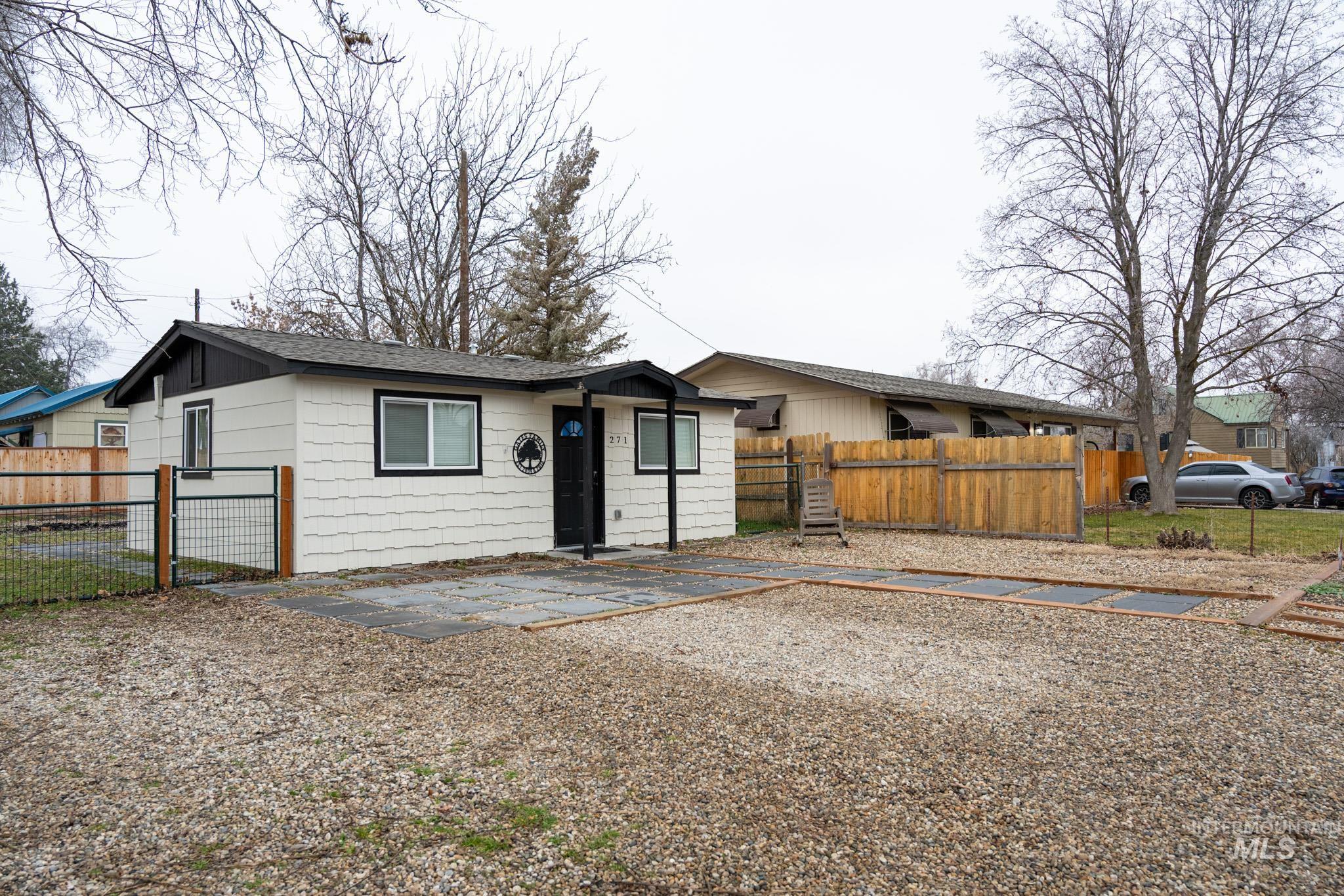 271 NW 7th Street, Ontario, Oregon 97914, 1 Bedroom, 1 Bathroom, Residential Income For Sale, Price $305,000, 98974584