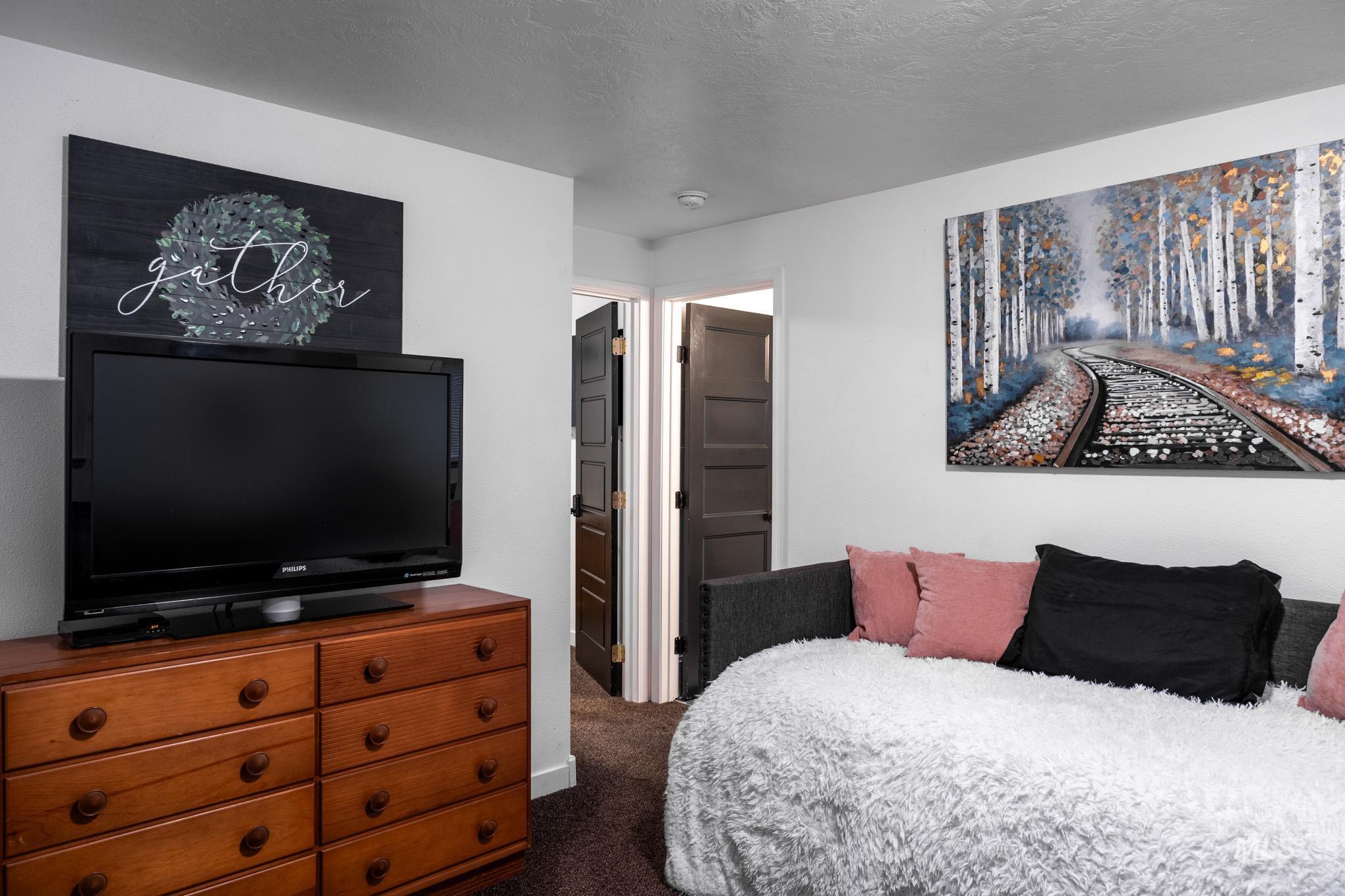 271 NW 7th Street, Ontario, Oregon 97914, 1 Bedroom, 1 Bathroom, Residential Income For Sale, Price $305,000,MLS 98974584