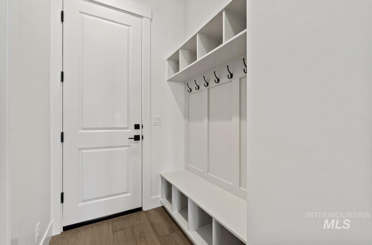 2083 N Rockdale Ave, Kuna, Idaho 83634, 5 Bedrooms, 3.5 Bathrooms, Residential For Sale, Price $949,880,MLS 98974585