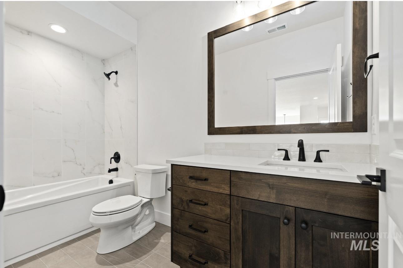 2083 N Rockdale Ave, Kuna, Idaho 83634, 5 Bedrooms, 3.5 Bathrooms, Residential For Sale, Price $949,880,MLS 98974585