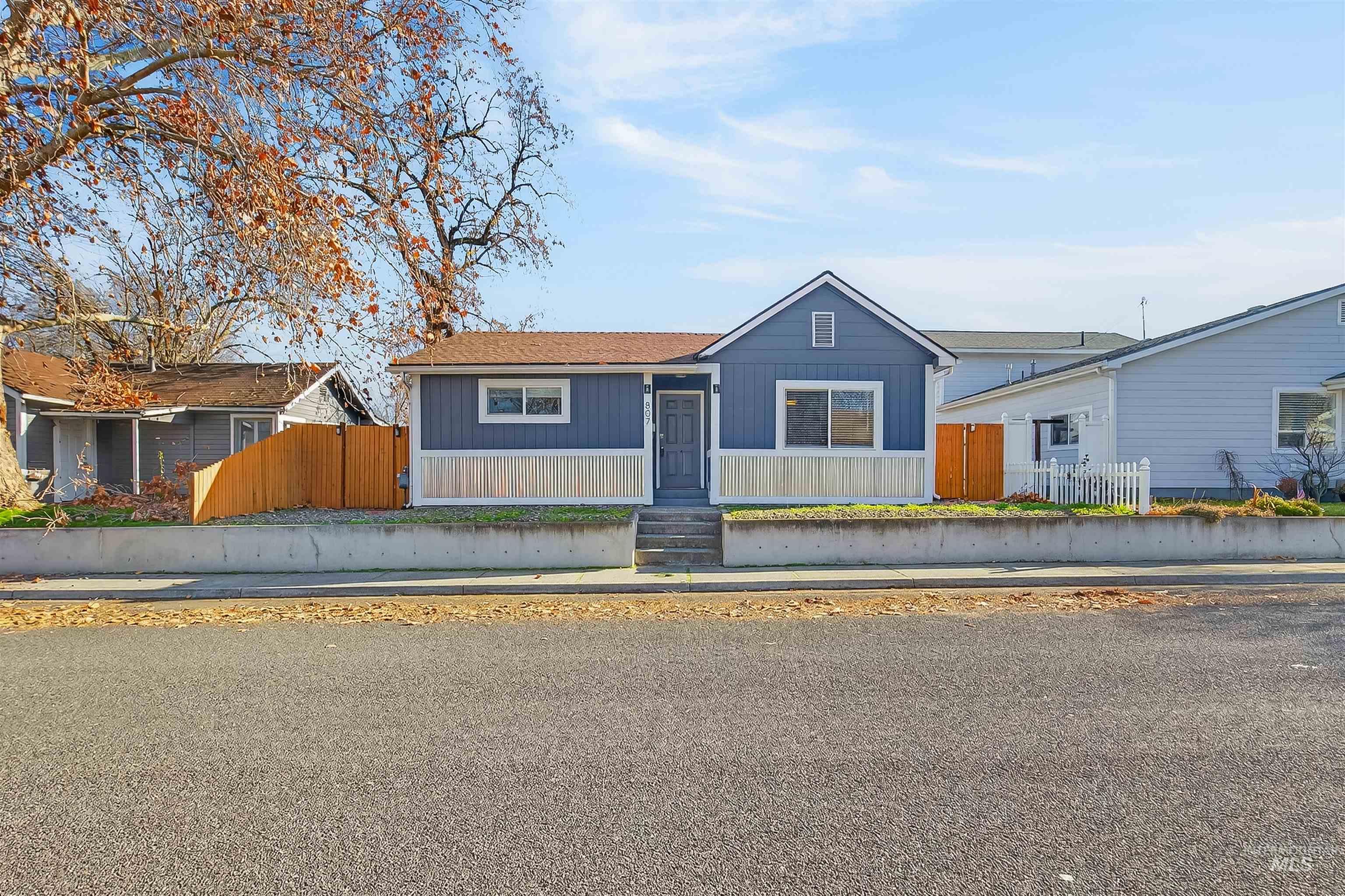 807 3rd Street, Clarkston, Washington 99403, 2 Bedrooms, 1 Bathroom, Residential For Sale, Price $295,000,MLS 98974587