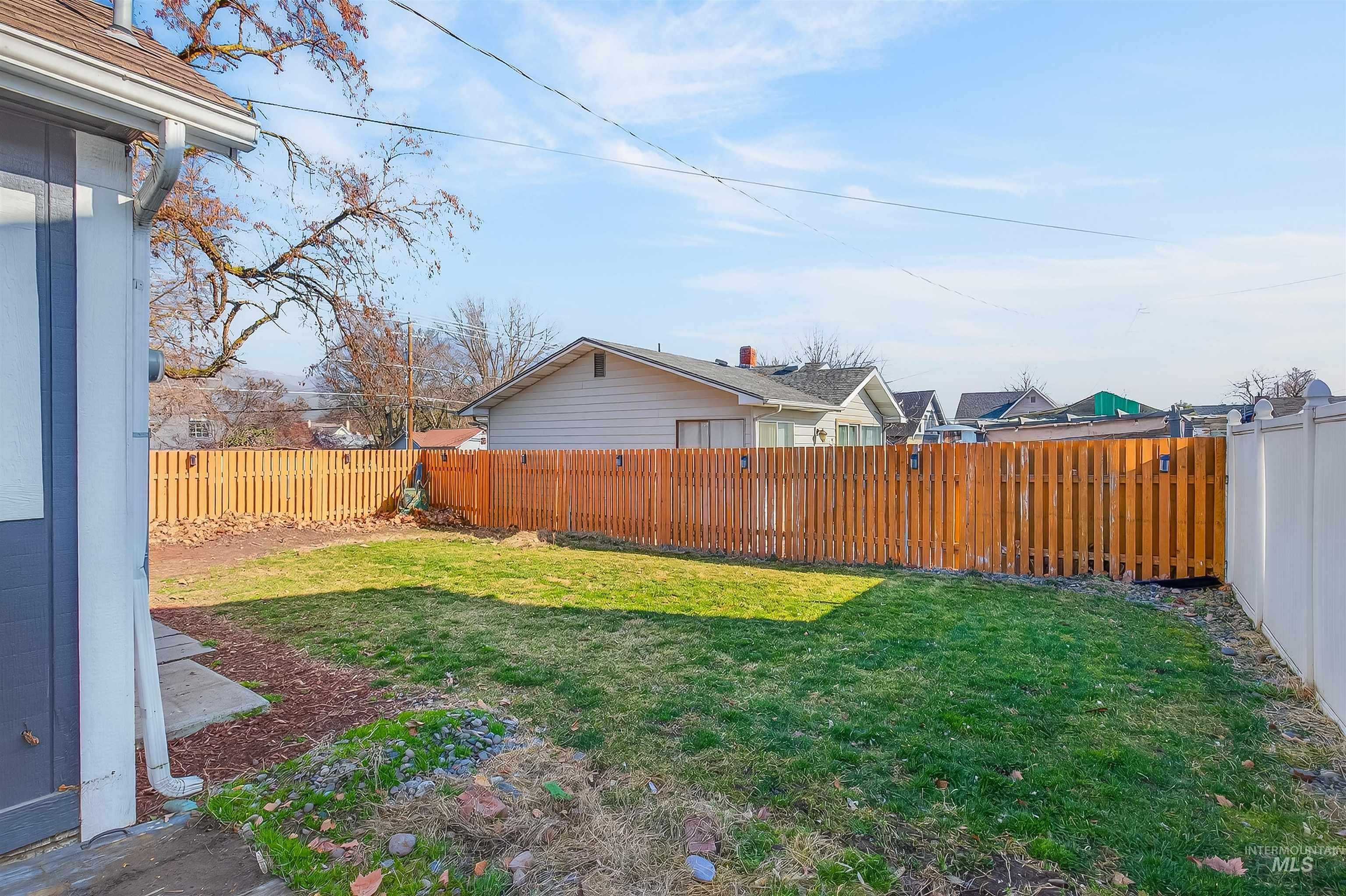 807 3rd Street, Clarkston, Washington 99403, 2 Bedrooms, 1 Bathroom, Residential For Sale, Price $295,000,MLS 98974587