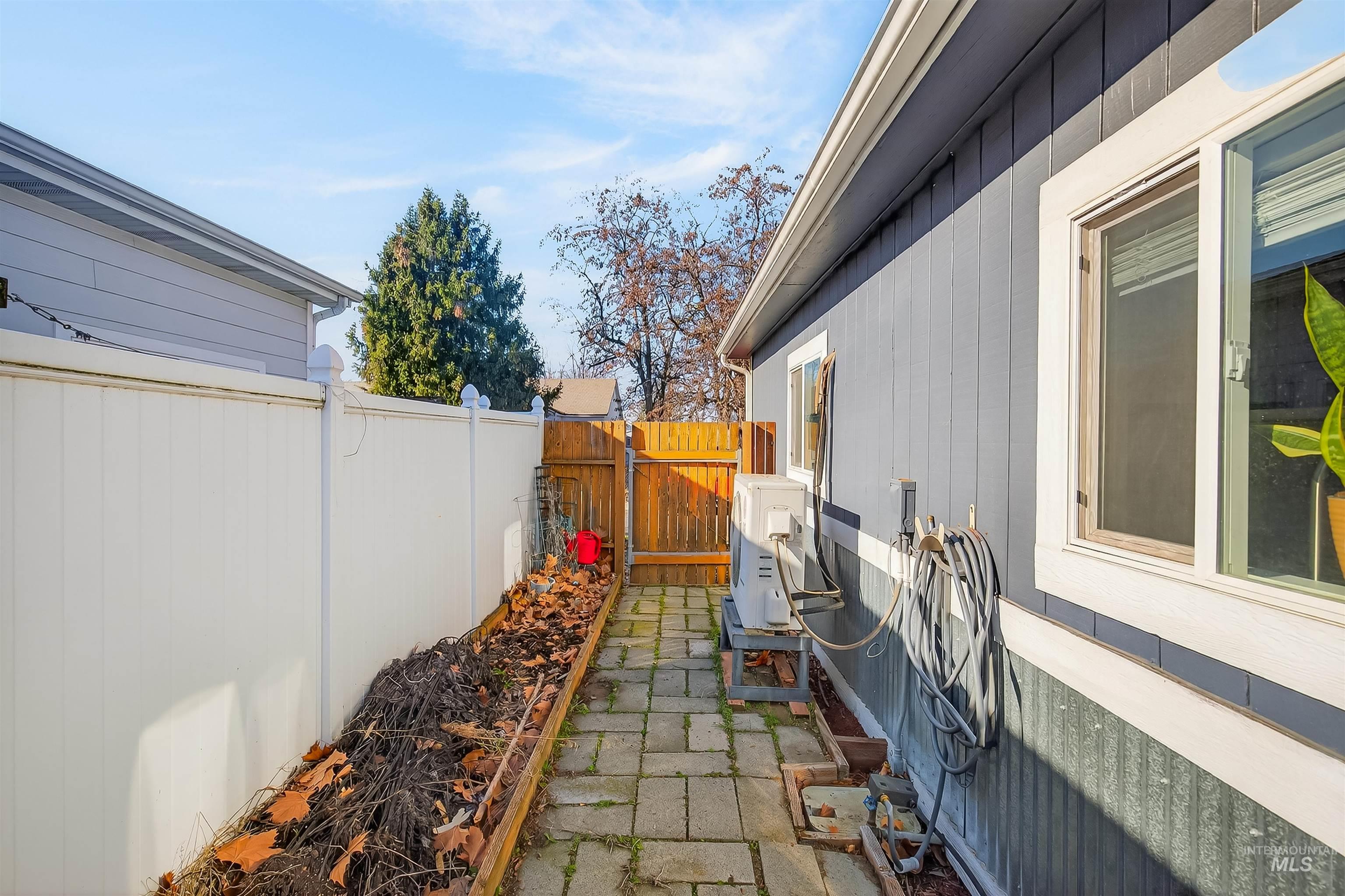 807 3rd Street, Clarkston, Washington 99403, 2 Bedrooms, 1 Bathroom, Residential For Sale, Price $295,000,MLS 98974587