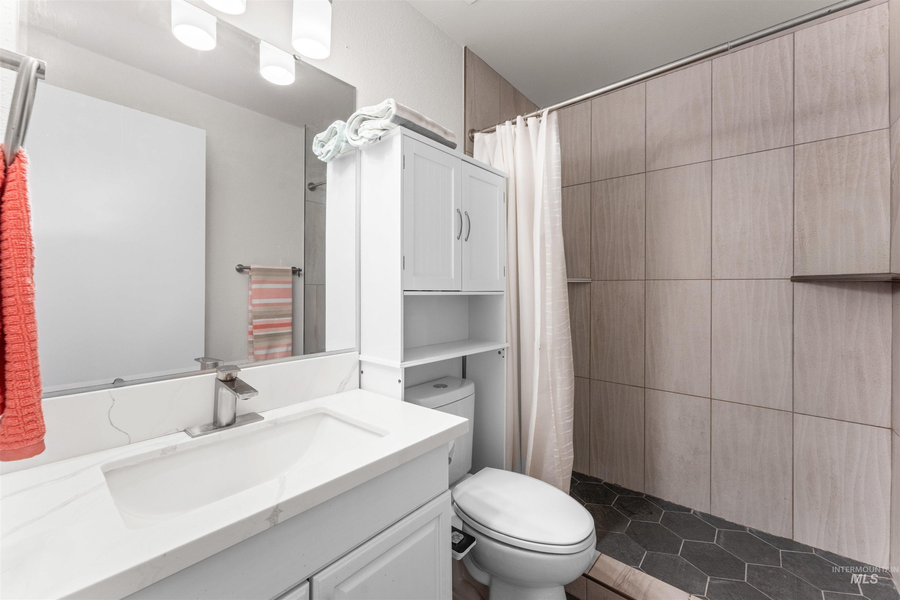 2721 N Christine St, Boise, Idaho 83704, 3 Bedrooms, 2 Bathrooms, Residential For Sale, Price $420,000, 98974596