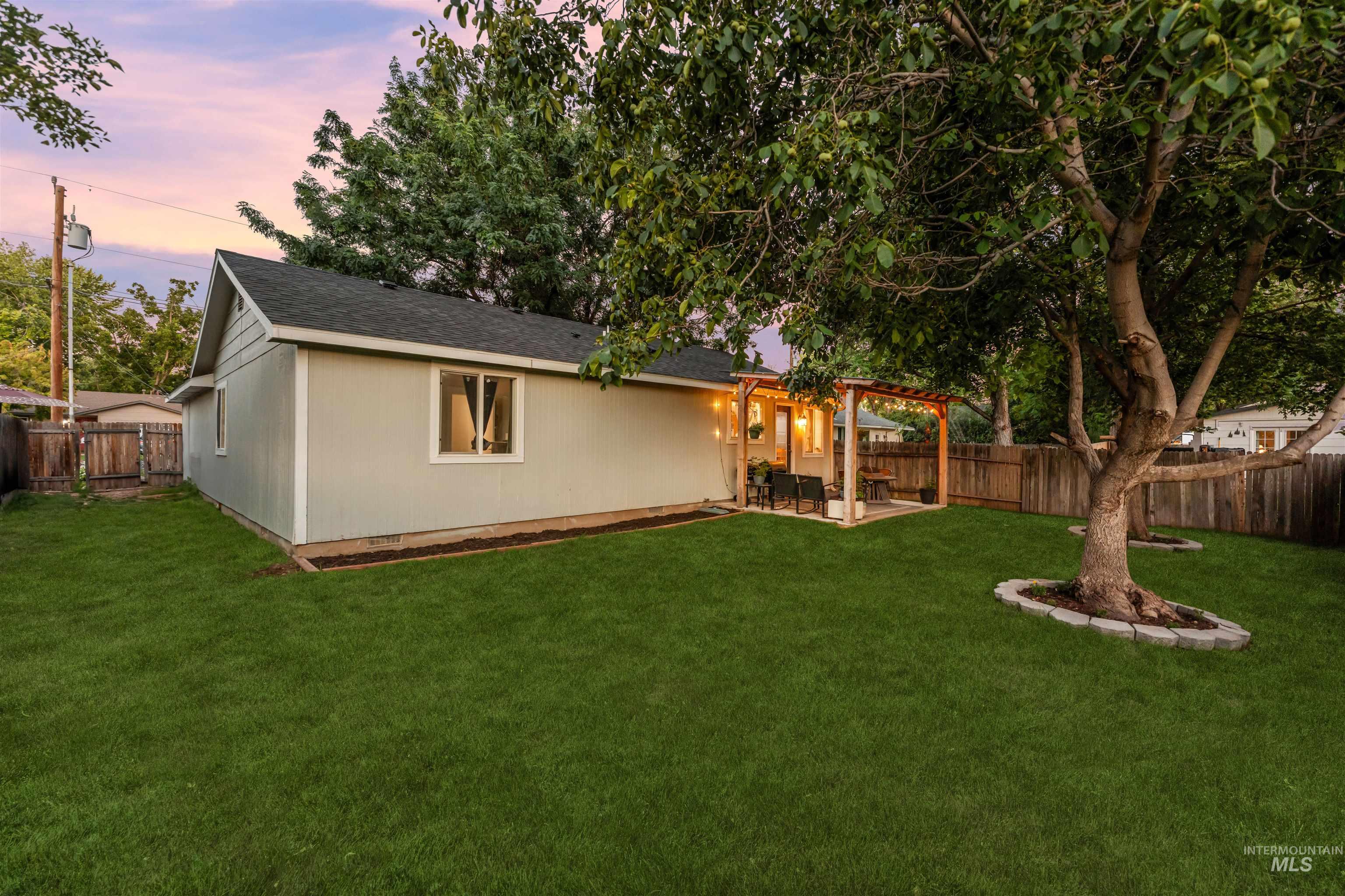 2721 N Christine St, Boise, Idaho 83704, 3 Bedrooms, 2 Bathrooms, Residential For Sale, Price $420,000, 98974596