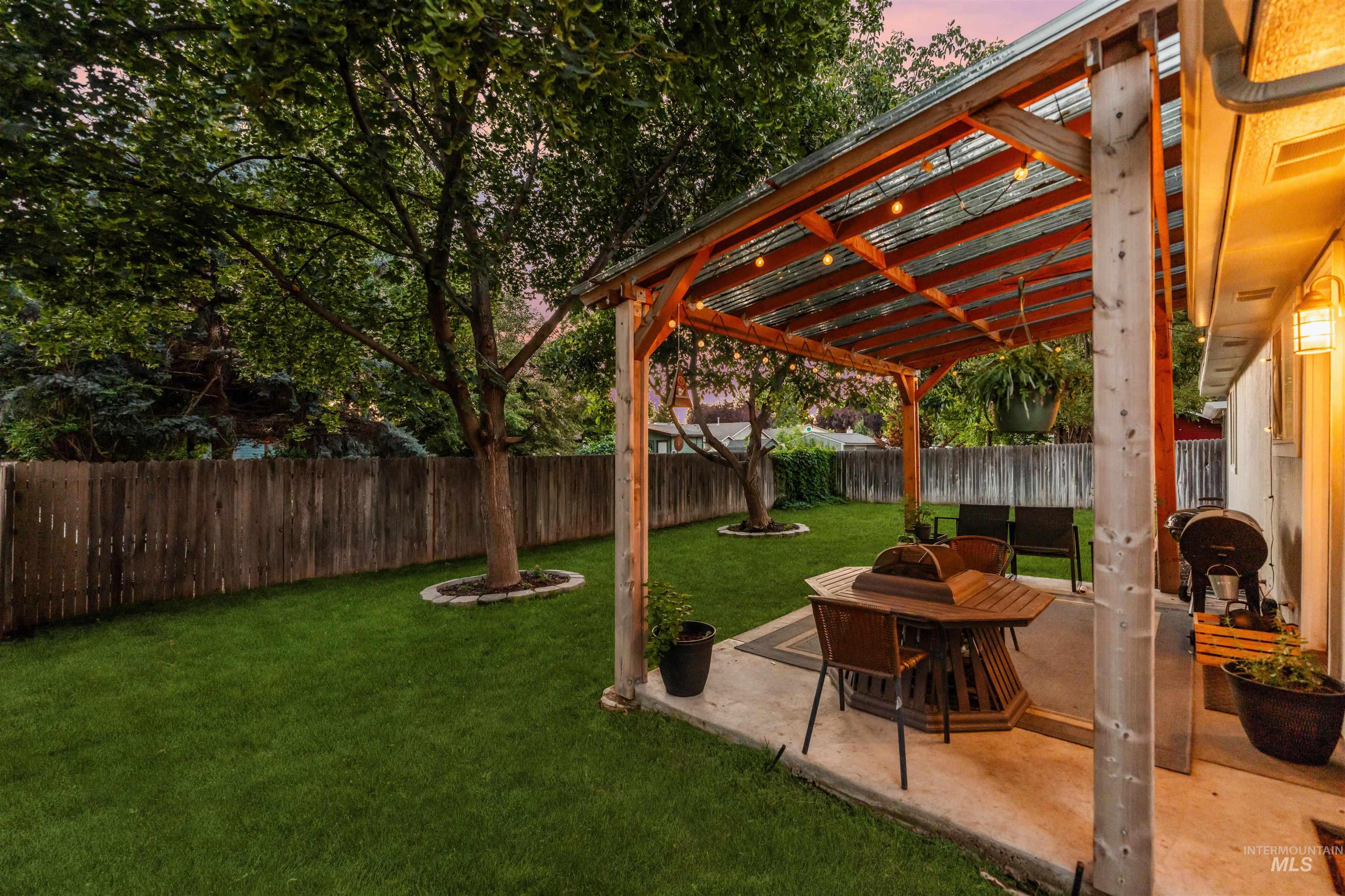 2721 N Christine St, Boise, Idaho 83704, 3 Bedrooms, 2 Bathrooms, Residential For Sale, Price $420,000, 98974596