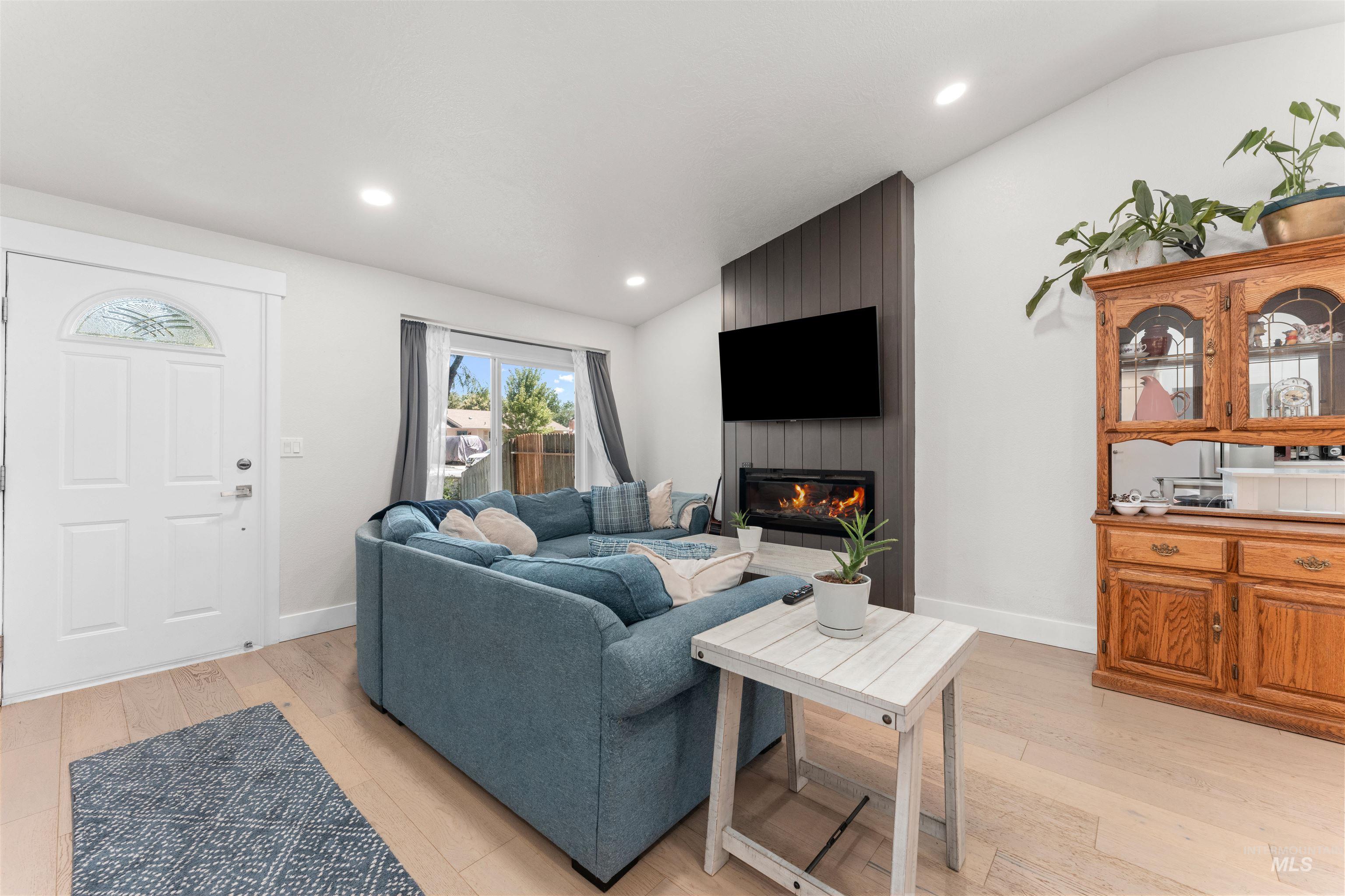 2721 N Christine St, Boise, Idaho 83704, 3 Bedrooms, 2 Bathrooms, Residential For Sale, Price $420,000, 98974596