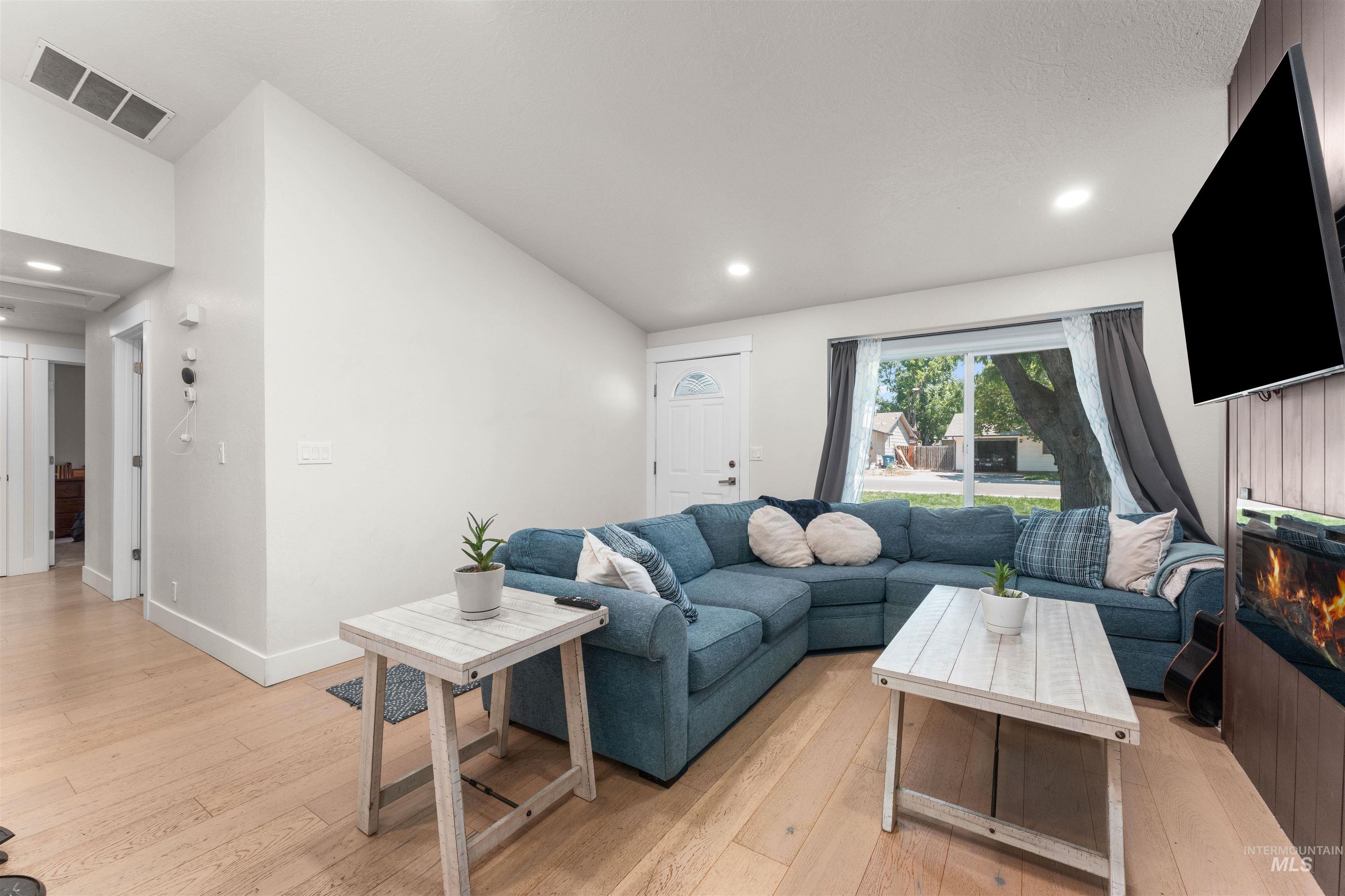 2721 N Christine St, Boise, Idaho 83704, 3 Bedrooms, 2 Bathrooms, Residential For Sale, Price $420,000, 98974596