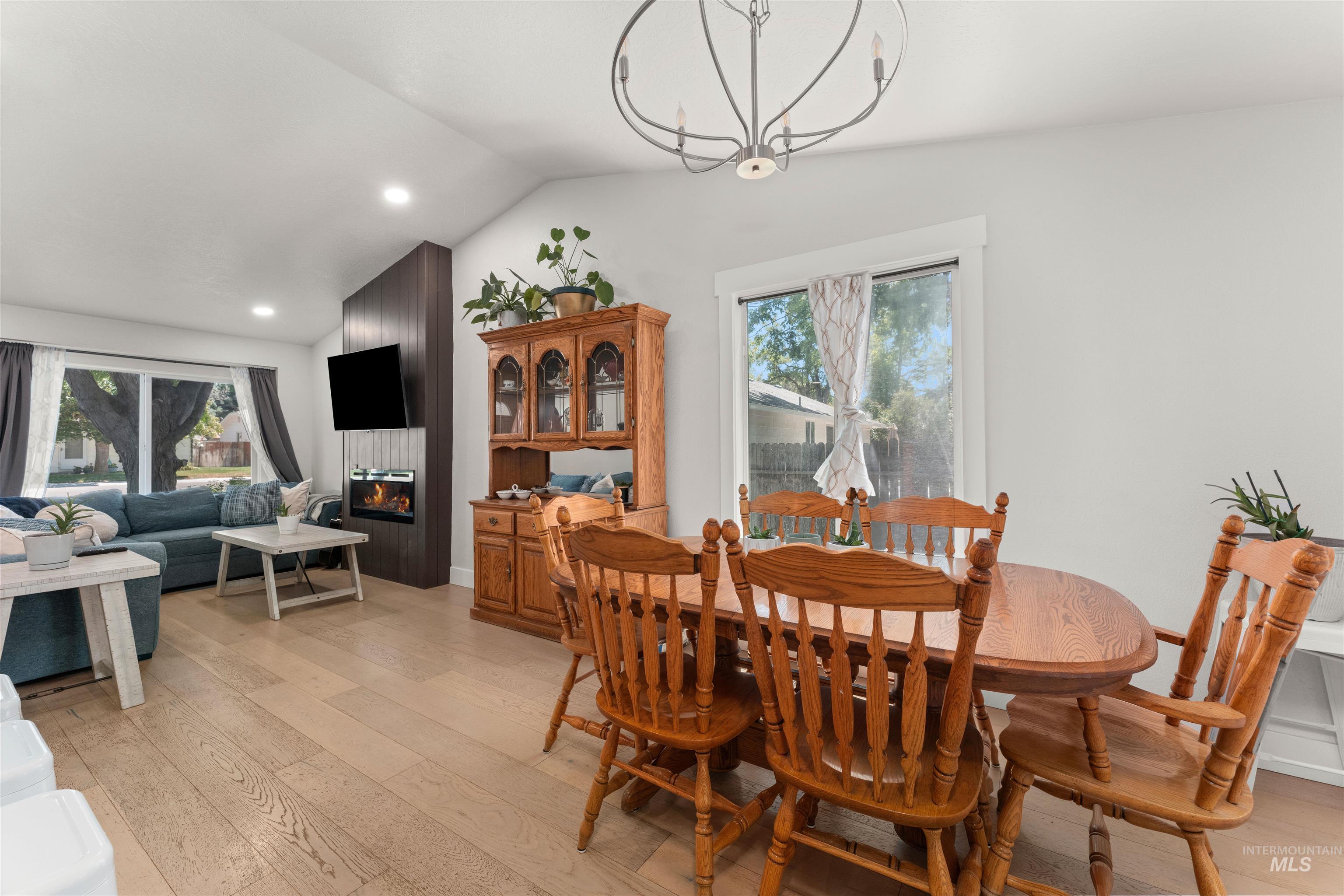 2721 N Christine St, Boise, Idaho 83704, 3 Bedrooms, 2 Bathrooms, Residential For Sale, Price $420,000, 98974596