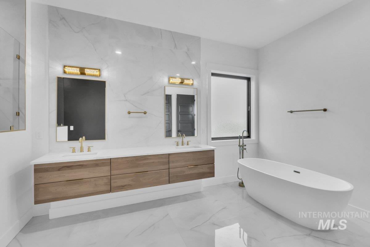 21460 Jackson Creek Ct, Star, Idaho 83669, 4 Bedrooms, 3 Bathrooms, Residential For Sale, Price $1,395,000,MLS 98974601