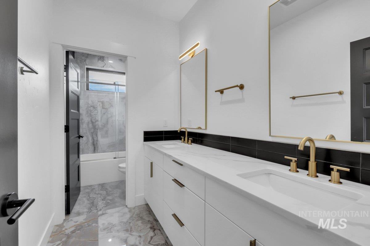 21460 Jackson Creek Ct, Star, Idaho 83669, 4 Bedrooms, 3 Bathrooms, Residential For Sale, Price $1,395,000,MLS 98974601