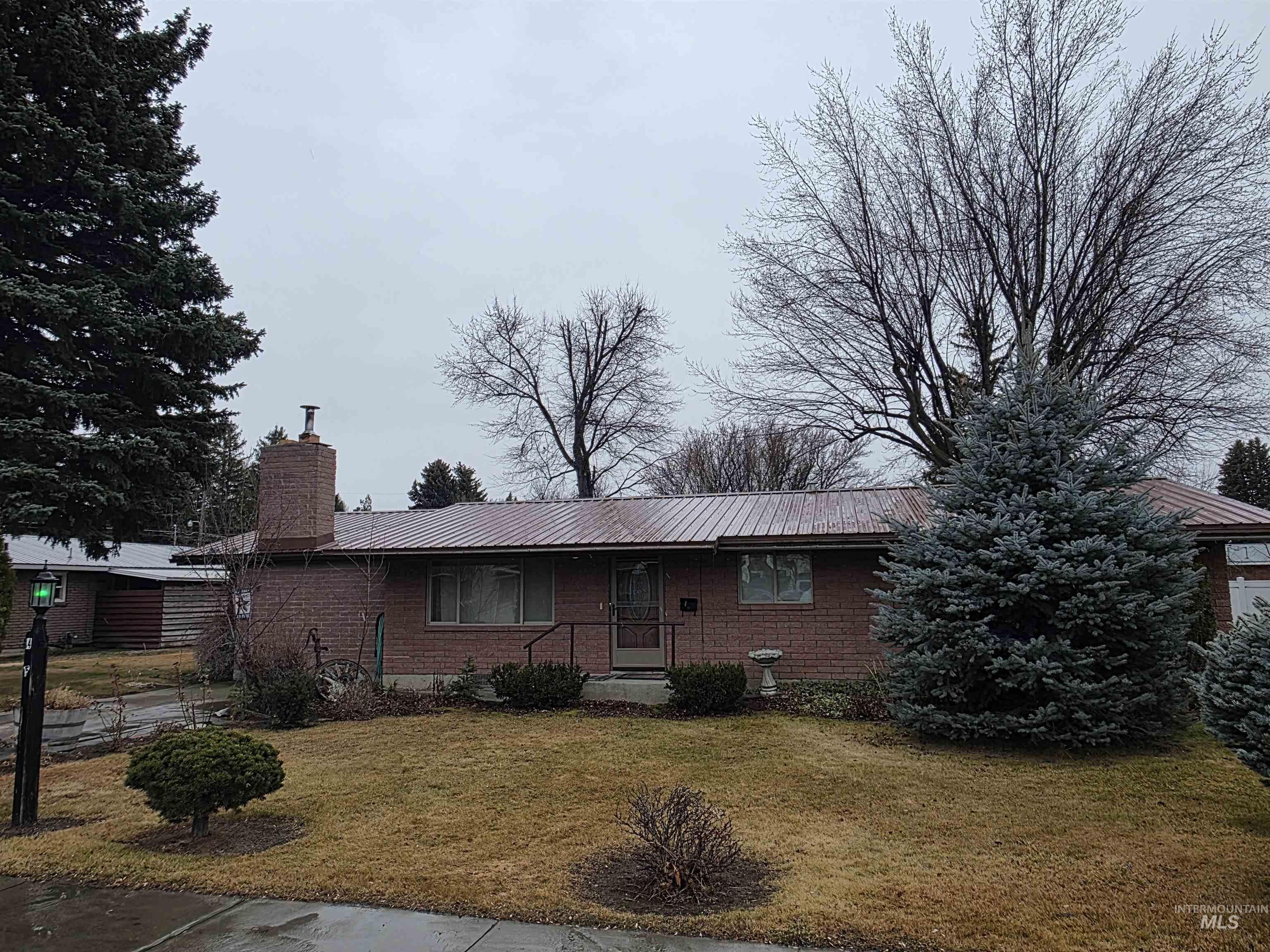 405 14th Street, Rupert, Idaho 83350, 3 Bedrooms, 1.5 Bathrooms, Residential For Sale, Price $297,000,MLS 98974602