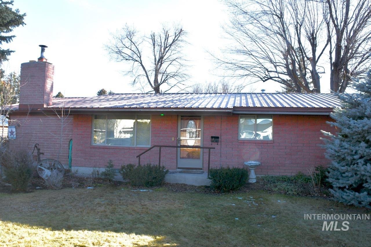 405 14th Street, Rupert, Idaho 83350, 3 Bedrooms, 1.5 Bathrooms, Residential For Sale, Price $297,000,MLS 98974602