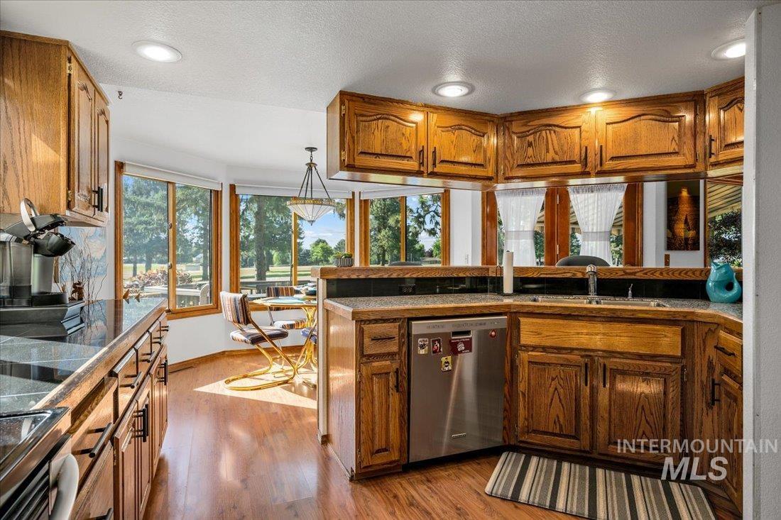 704 N Nicklaus Ln, Eagle, Idaho 83616-5358, 4 Bedrooms, 2.5 Bathrooms, Residential For Sale, Price $725,000,MLS 98974603