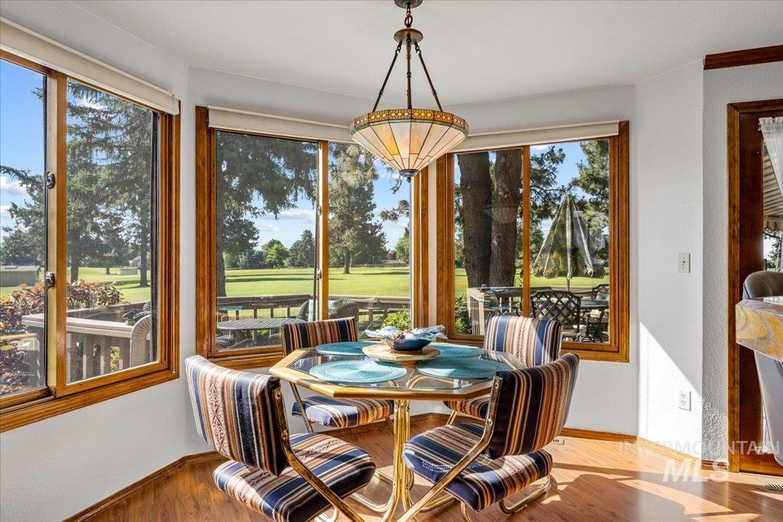 704 N Nicklaus Ln, Eagle, Idaho 83616-5358, 4 Bedrooms, 2.5 Bathrooms, Residential For Sale, Price $725,000,MLS 98974603