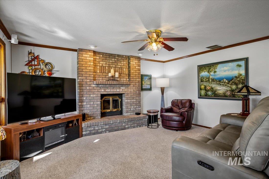 704 N Nicklaus Ln, Eagle, Idaho 83616-5358, 4 Bedrooms, 2.5 Bathrooms, Residential For Sale, Price $725,000,MLS 98974603