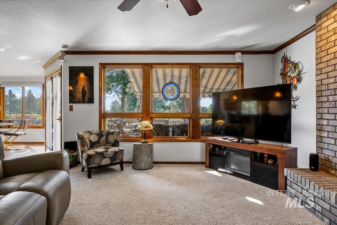 704 N Nicklaus Ln, Eagle, Idaho 83616-5358, 4 Bedrooms, 2.5 Bathrooms, Residential For Sale, Price $725,000,MLS 98974603