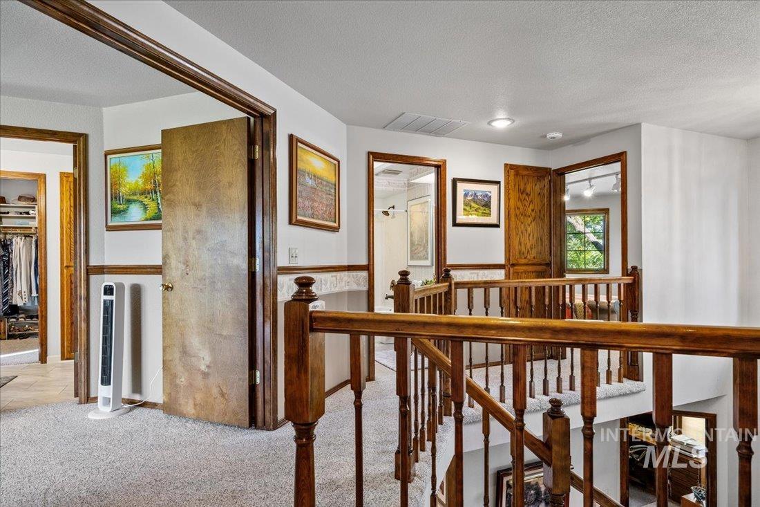 704 N Nicklaus Ln, Eagle, Idaho 83616-5358, 4 Bedrooms, 2.5 Bathrooms, Residential For Sale, Price $725,000,MLS 98974603