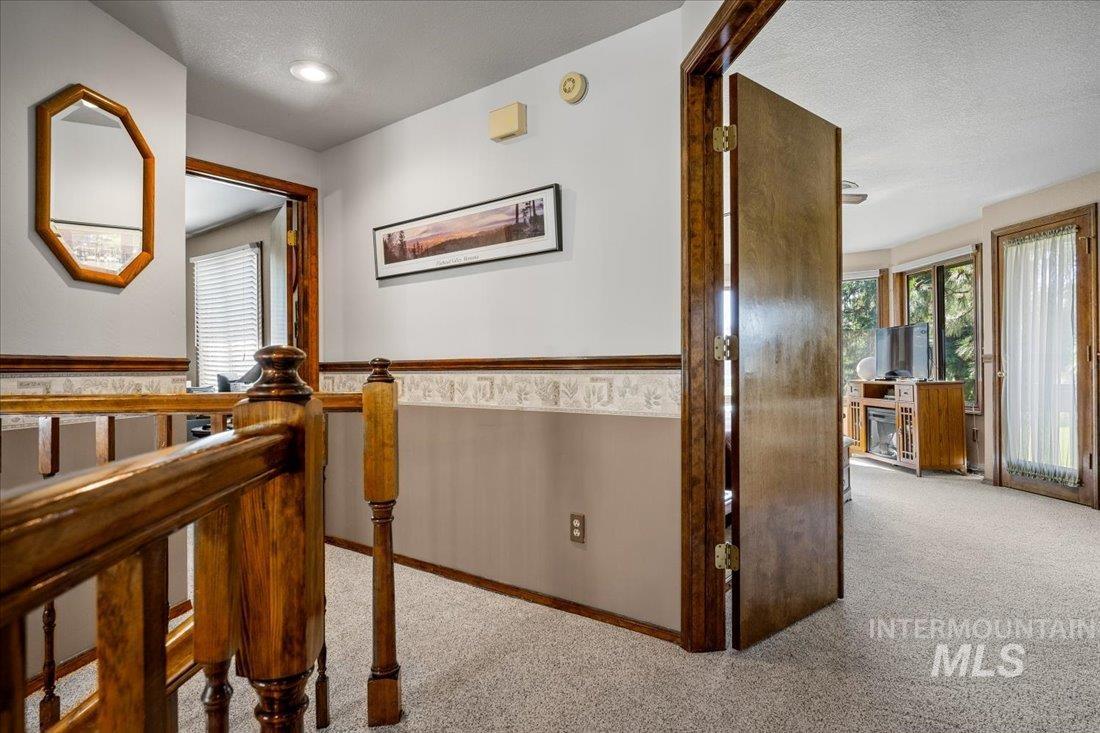 704 N Nicklaus Ln, Eagle, Idaho 83616-5358, 4 Bedrooms, 2.5 Bathrooms, Residential For Sale, Price $725,000,MLS 98974603