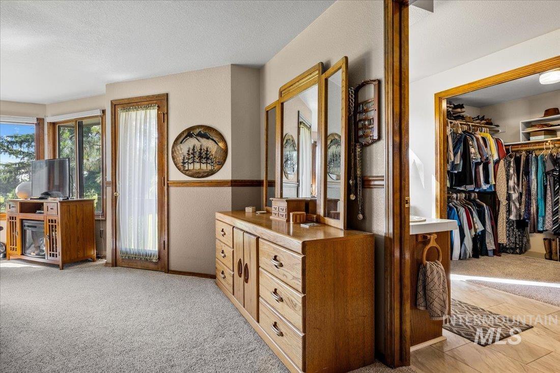 704 N Nicklaus Ln, Eagle, Idaho 83616-5358, 4 Bedrooms, 2.5 Bathrooms, Residential For Sale, Price $725,000,MLS 98974603