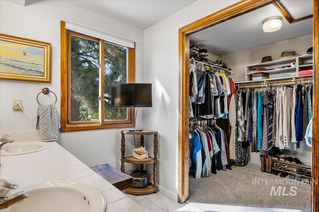 704 N Nicklaus Ln, Eagle, Idaho 83616-5358, 4 Bedrooms, 2.5 Bathrooms, Residential For Sale, Price $725,000,MLS 98974603