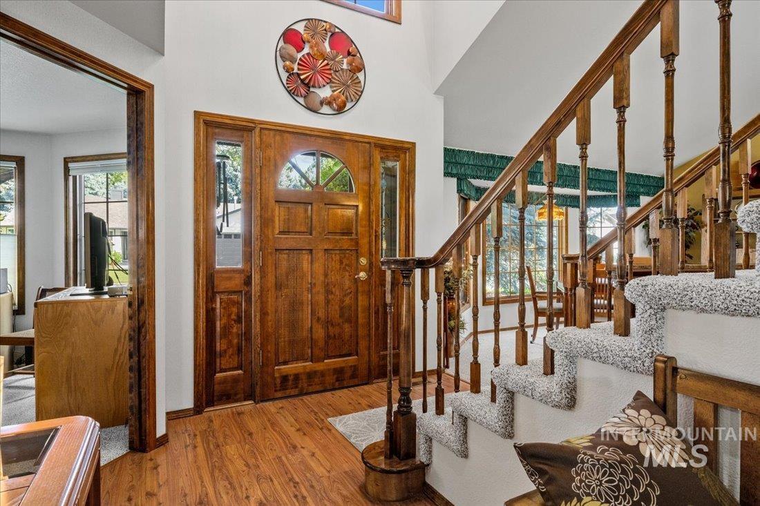 704 N Nicklaus Ln, Eagle, Idaho 83616-5358, 4 Bedrooms, 2.5 Bathrooms, Residential For Sale, Price $725,000,MLS 98974603