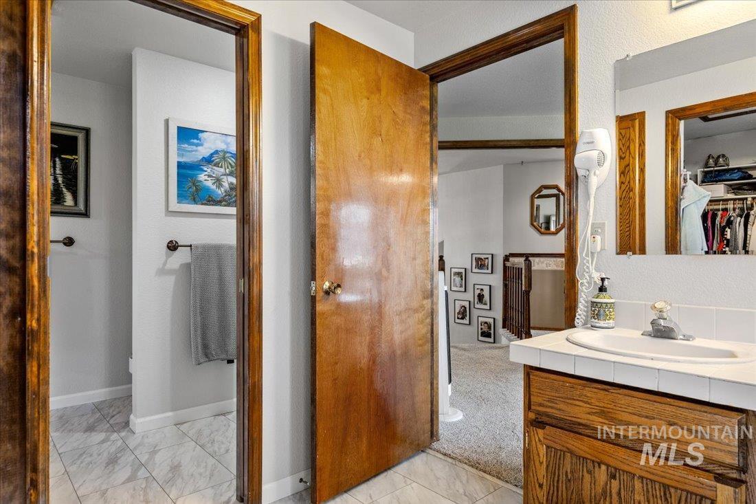 704 N Nicklaus Ln, Eagle, Idaho 83616-5358, 4 Bedrooms, 2.5 Bathrooms, Residential For Sale, Price $725,000,MLS 98974603