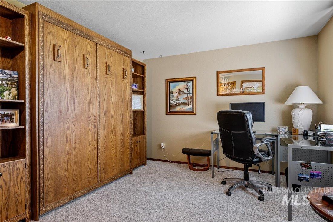 704 N Nicklaus Ln, Eagle, Idaho 83616-5358, 4 Bedrooms, 2.5 Bathrooms, Residential For Sale, Price $725,000,MLS 98974603