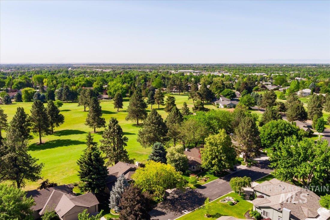 704 N Nicklaus Ln, Eagle, Idaho 83616-5358, 4 Bedrooms, 2.5 Bathrooms, Residential For Sale, Price $725,000,MLS 98974603